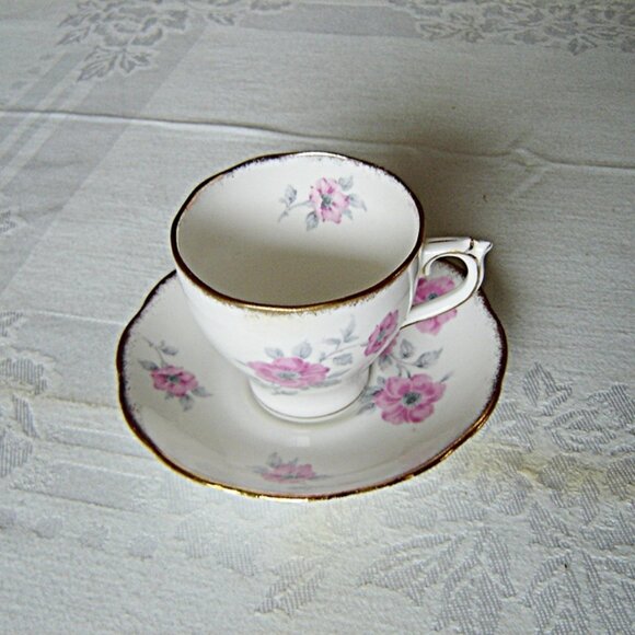 Roslyn 8414 pink Pansy cup and saucer VGU - Picture 3 of 7